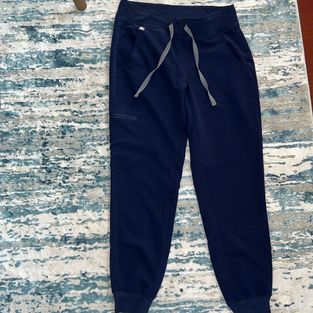 FIGS | XS PETITE Zamora Joggers in Navy Blue